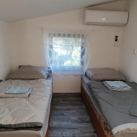 Apartman Se Zahradou Pro Dve Osoby V Turisticky Oblibene Lokalite Bela pod Bezdezem Buitenkant foto