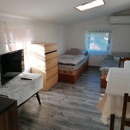 Apartman Se Zahradou Pro Dve Osoby V Turisticky Oblibene Lokalite Bela pod Bezdezem Buitenkant foto